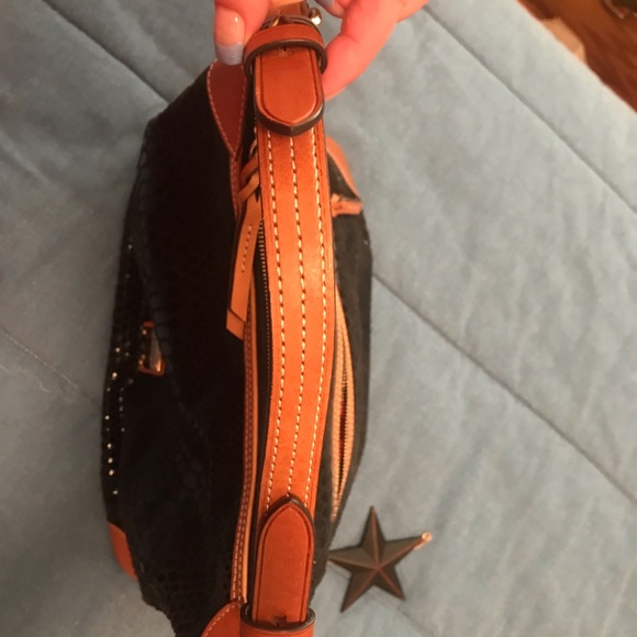 Dooney & Bourke hobo shoulder handbag - Picture 4 of 8